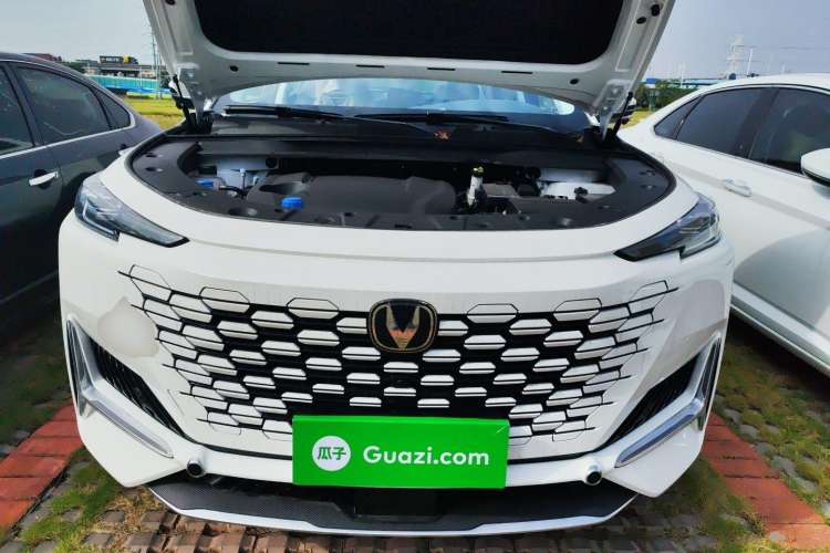 Used CHANGAN UNI-K 2023 2.0T Two-Wheel Drive YueShang Trim Engine Bay
