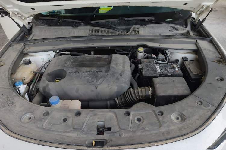 Used CHANGAN UNI-K 2023 2.0T Two-Wheel Drive YueShang Trim Engine Bay