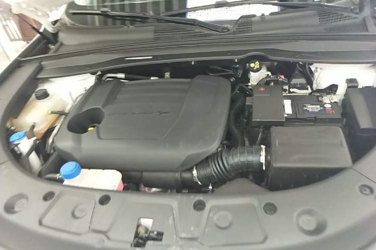 Used CHANGAN UNI-K 2023 2.0T Two-Wheel Drive YueShang Trim Engine Bay