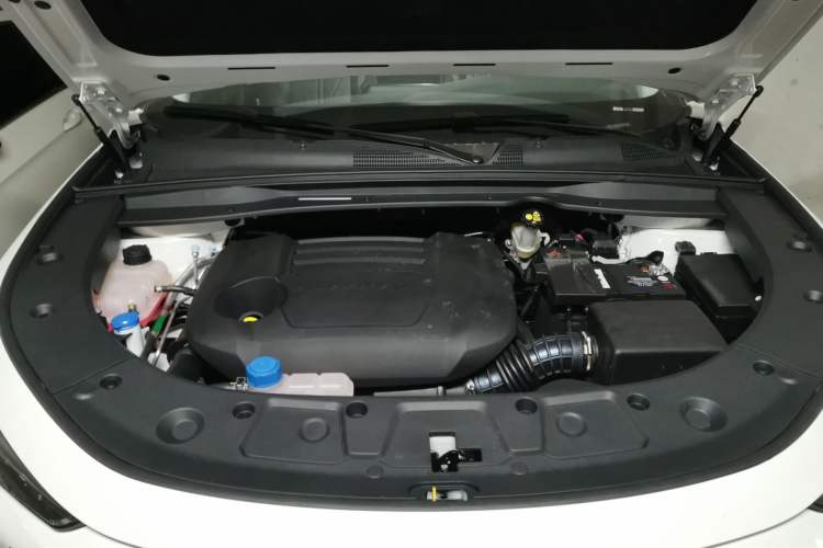 Used CHANGAN UNI-K 2023 2.0T All-Wheel-Drive Enjoyment Version Engine Bay