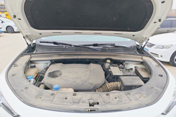 Used CHANGAN UNI-K 2023 2.0T Two-Wheel Drive Yue Ling Trim Engine Bay