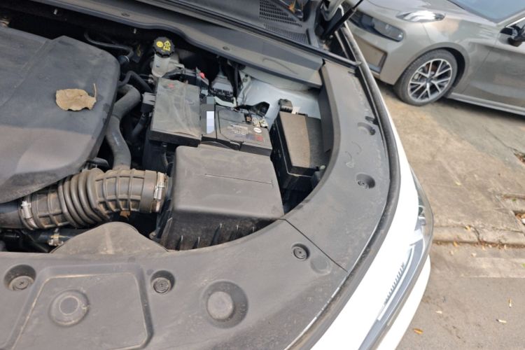Used CHANGAN UNI-K 2023 2.0T Two-Wheel Drive Enjoyment Version Engine Bay Left
