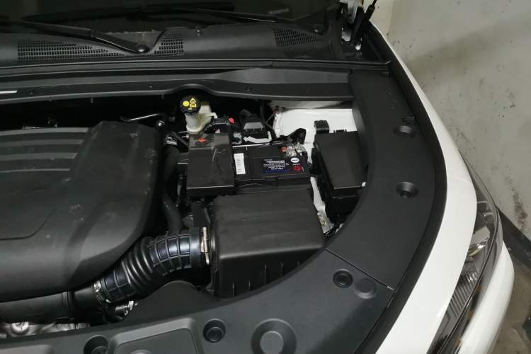Used CHANGAN UNI-K 2023 2.0T All-Wheel-Drive Enjoyment Version Engine Bay Left