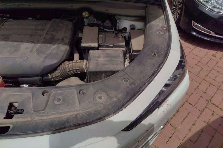 Used CHANGAN UNI-K 2023 2.0T All-Wheel-Drive Enjoyment Version Engine Bay Left