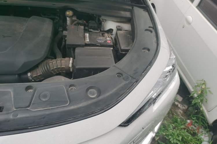 Used CHANGAN UNI-K 2023 2.0T Two-Wheel Drive Enjoyment Version Engine Bay Left