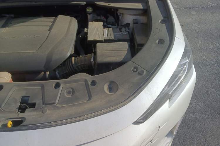 Used CHANGAN UNI-K 2023 2.0T Two-Wheel Drive YueShang Trim Engine Bay Left