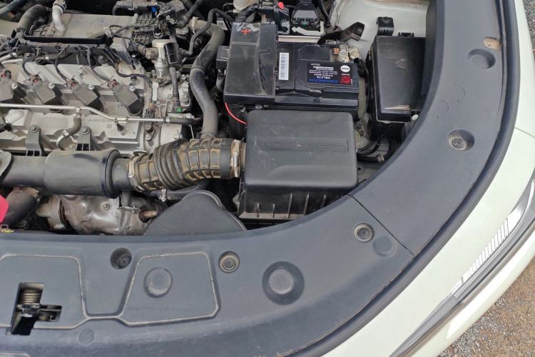 Used CHANGAN UNI-K 2023 2.0T Two-Wheel Drive YueShang Trim Engine Bay Left