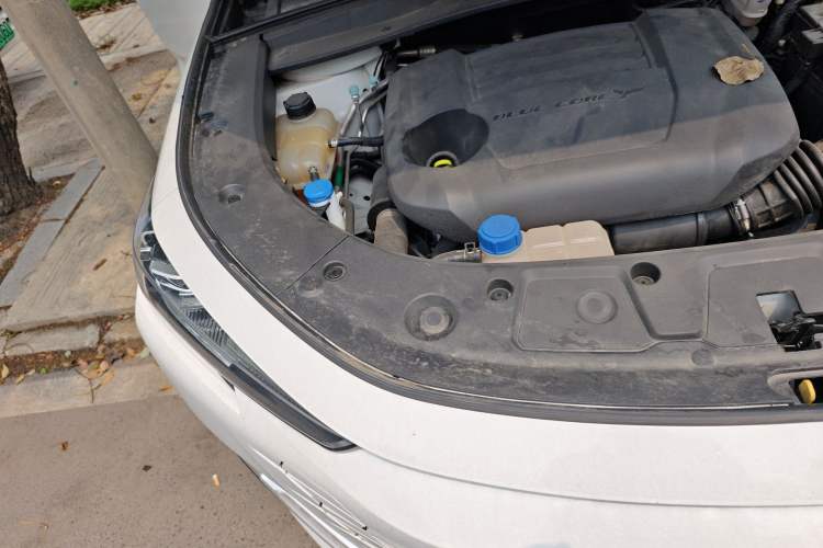 Used CHANGAN UNI-K 2023 2.0T Two-Wheel Drive Enjoyment Version Engine Bay Right