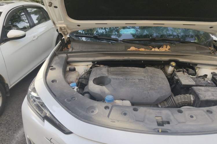 Used CHANGAN UNI-K 2023 2.0T Two-Wheel Drive Enjoyment Version Engine Bay Right