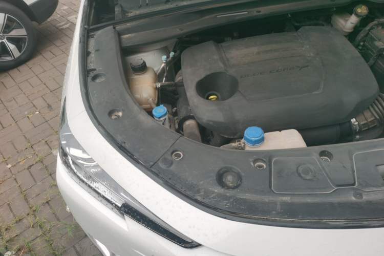 Used CHANGAN UNI-K 2023 2.0T Two-Wheel Drive Enjoyment Version Engine Bay Right