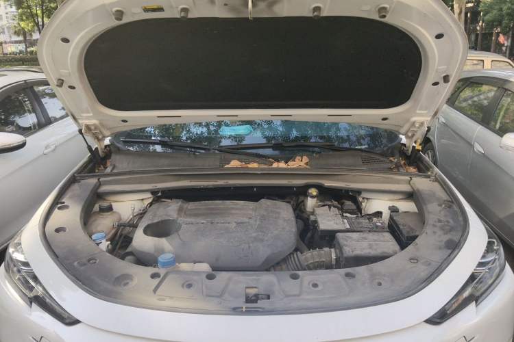 Used CHANGAN UNI-K 2023 2.0T Two-Wheel Drive Enjoyment Version Engine Bay