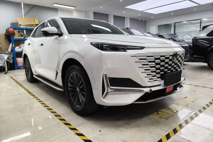 Used CHANGAN UNI-K 2023 2.0T Two-Wheel Drive YueShang Trim Exterior 1