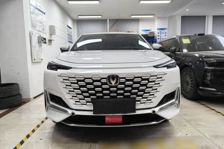 Used CHANGAN UNI-K 2023 2.0T Two-Wheel Drive YueShang Trim Exterior 5