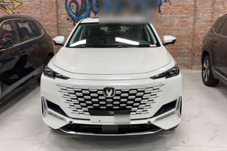 Used CHANGAN UNI-K 2023 2.0T Two-Wheel Drive YueShang Trim Front