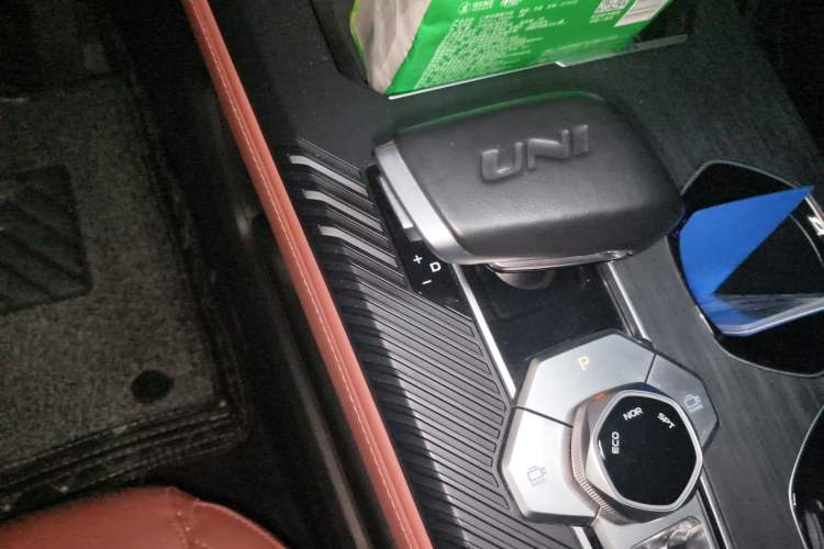 Used CHANGAN UNI-K 2023 2.0T Two-Wheel Drive Enjoyment Version Gear Lever