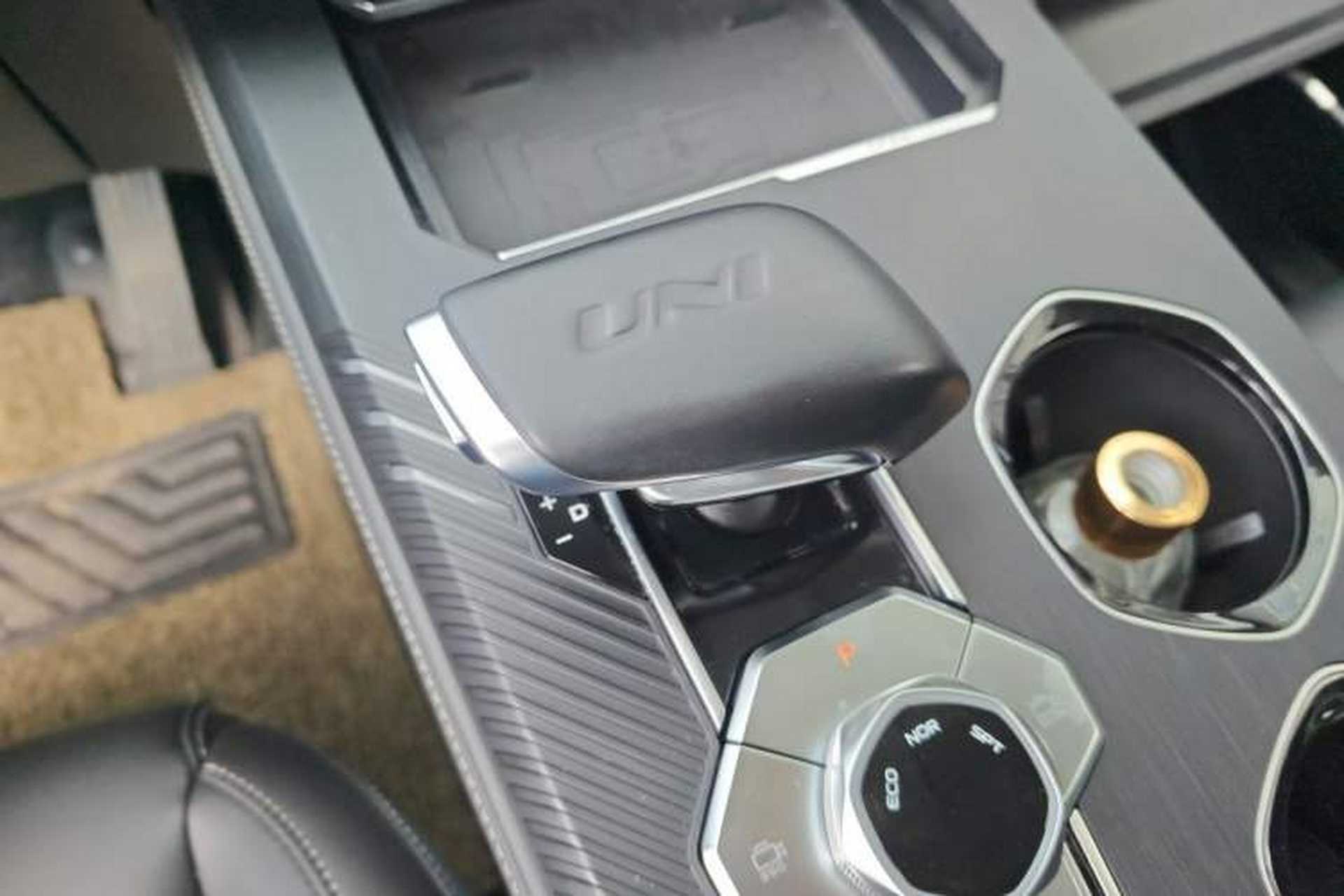 Used CHANGAN UNI-K 2023 2.0T Two-Wheel Drive YueShang Trim Gear Lever