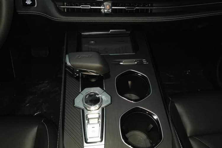 Used CHANGAN UNI-K 2023 2.0T All-Wheel-Drive Enjoyment Version Gear Lever