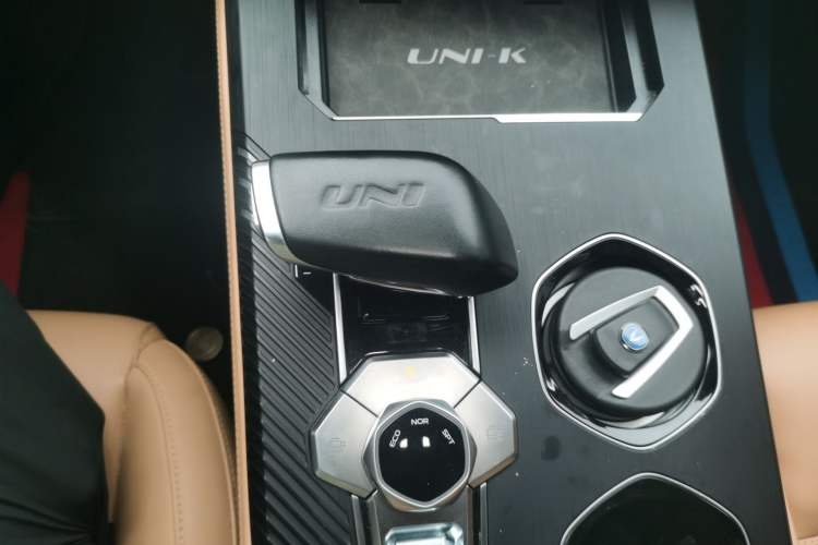 Used CHANGAN UNI-K 2023 2.0T Two-Wheel Drive Enjoyment Version Gear Lever