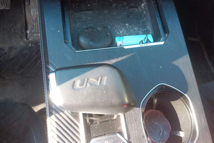 Used CHANGAN UNI-K 2023 2.0T Two-Wheel Drive YueShang Trim Gear Lever