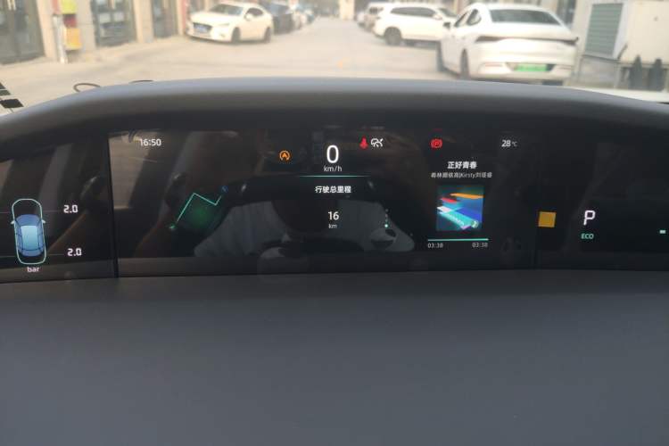 Used CHANGAN UNI-K 2023 2.0T Two-Wheel Drive YueShang Trim Instrument Cluster