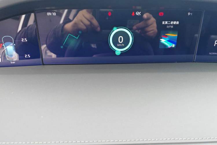 Used CHANGAN UNI-K 2023 2.0T Two-Wheel Drive YueShang Trim Instrument Cluster