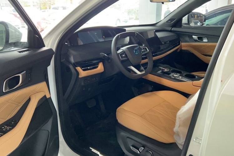 Used CHANGAN UNI-K 2023 2.0T Two-Wheel Drive Yue Ling Trim Interior 1
