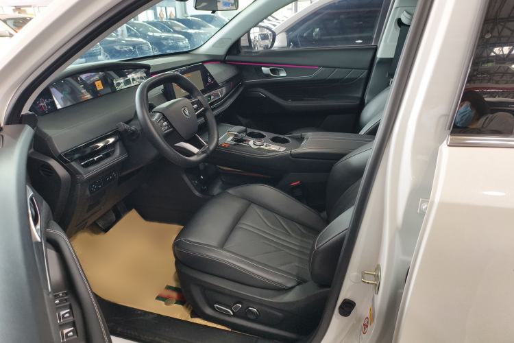 Used CHANGAN UNI-K 2023 2.0T Two-Wheel Drive Enjoyment Version Interior 1