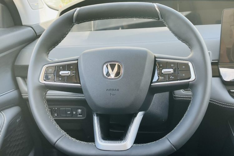 Used CHANGAN UNI-K 2023 2.0T Two-Wheel Drive YueShang Trim Interior 2