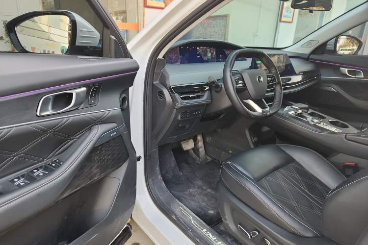 Used CHANGAN UNI-K 2023 2.0T Two-Wheel Drive Yue Ling Trim Interior 2