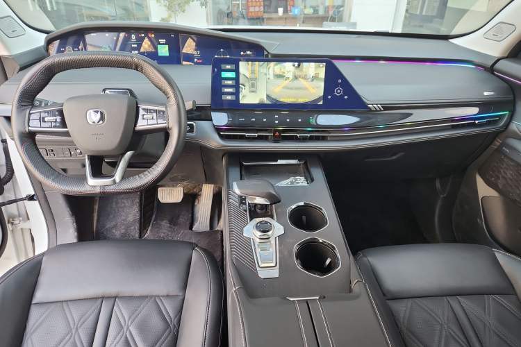 Used CHANGAN UNI-K 2023 2.0T Two-Wheel Drive Yue Ling Trim Interior 3