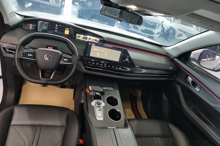 Used CHANGAN UNI-K 2023 2.0T Two-Wheel Drive Enjoyment Version Interior 3