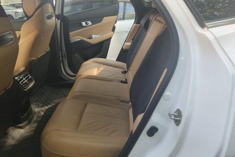 Used CHANGAN UNI-K 2023 2.0T Two-Wheel Drive Enjoyment Version Interior 4