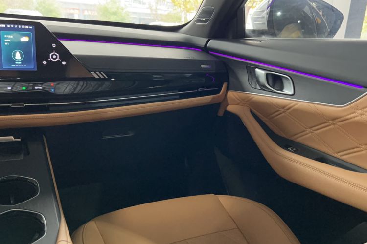 Used CHANGAN UNI-K 2023 2.0T Two-Wheel Drive Yue Ling Trim Interior 5