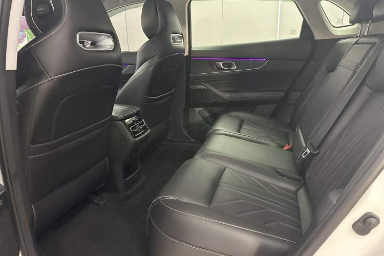 Used CHANGAN UNI-K 2023 2.0T Two-Wheel Drive Enjoyment Version Interior 5