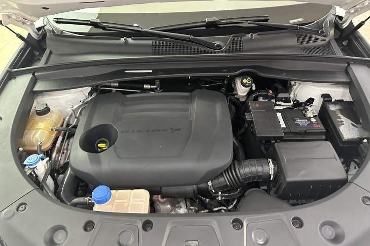 Used CHANGAN UNI-K 2023 2.0T Two-Wheel Drive Enjoyment Version Interior 6