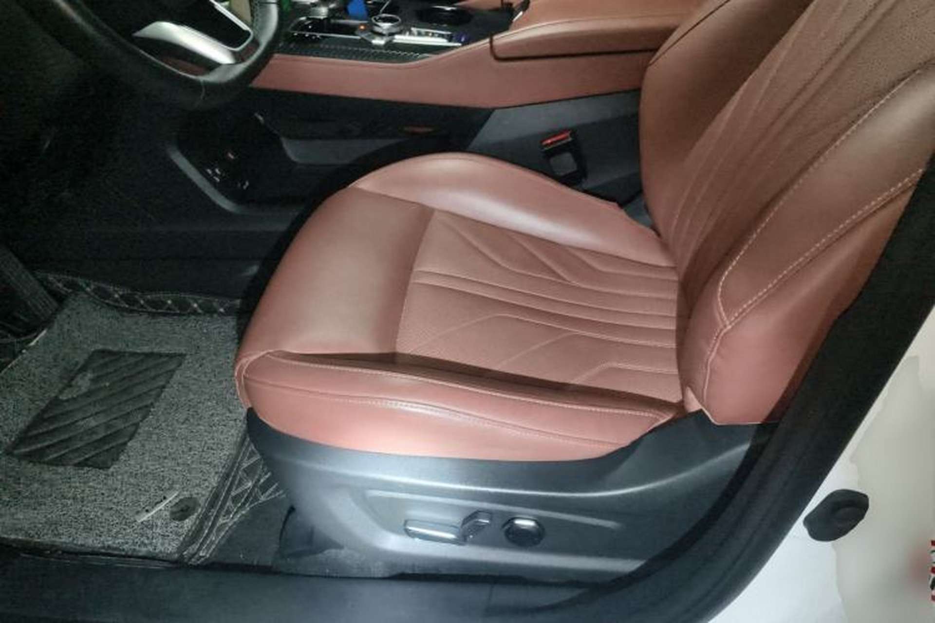 Used CHANGAN UNI-K 2023 2.0T Two-Wheel Drive Enjoyment Version Left Front Seat