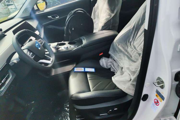 Used CHANGAN UNI-K 2023 2.0T Two-Wheel Drive YueShang Trim Left Front Seat