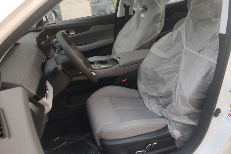 Used CHANGAN UNI-K 2023 2.0T Two-Wheel Drive YueShang Trim Left Front Seat