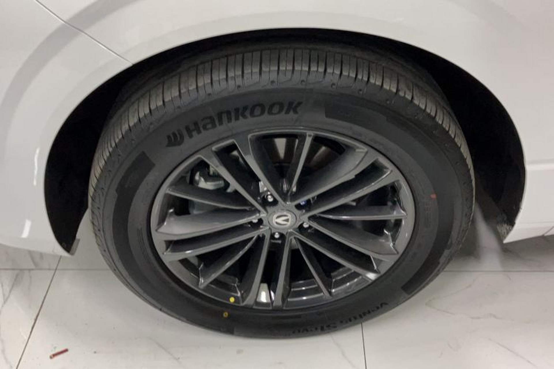 Used CHANGAN UNI-K 2023 2.0T Two-Wheel Drive YueShang Trim Left Front Wheel Hub