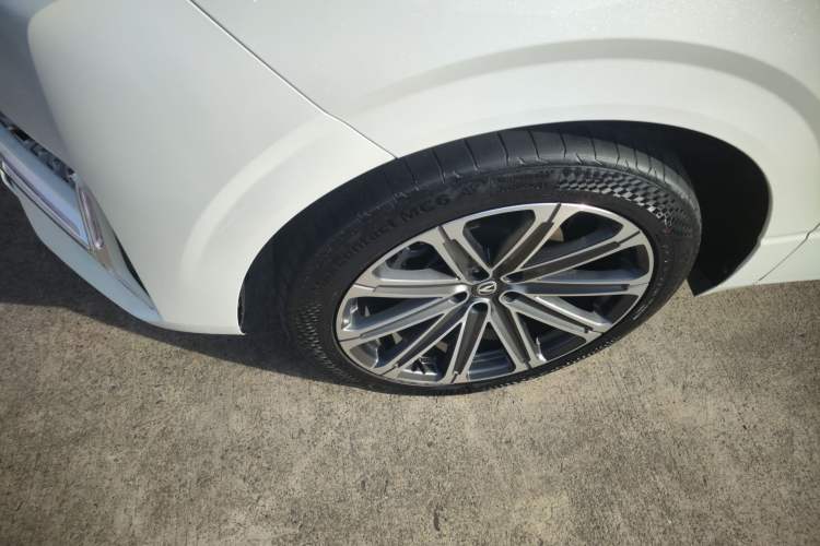Used CHANGAN UNI-K 2023 2.0T Two-Wheel Drive Yue Ling Trim Left Front Wheel Hub