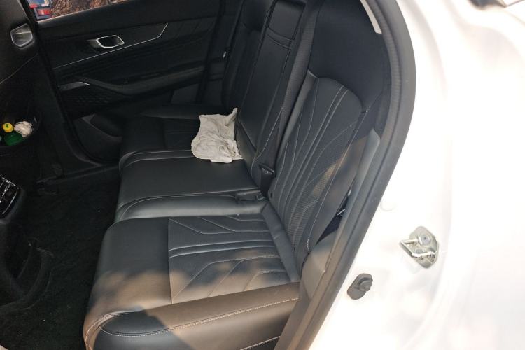 Used CHANGAN UNI-K 2023 2.0T Two-Wheel Drive Enjoyment Version Left Rear Seat