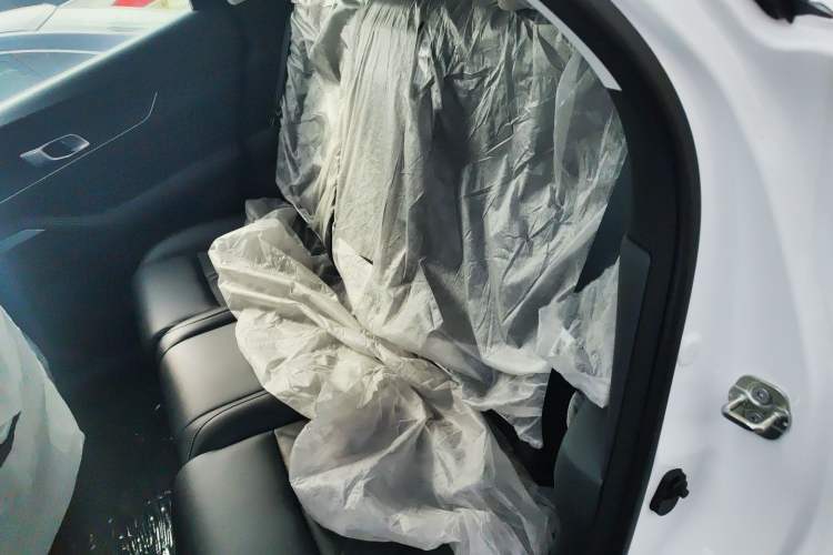 Used CHANGAN UNI-K 2023 2.0T Two-Wheel Drive YueShang Trim Left Rear Seat