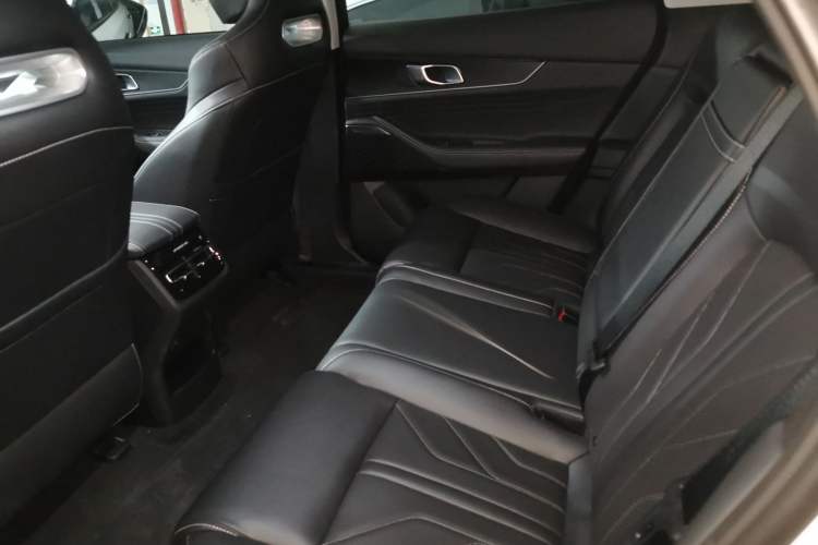 Used CHANGAN UNI-K 2023 2.0T All-Wheel-Drive Enjoyment Version Left Rear Seat