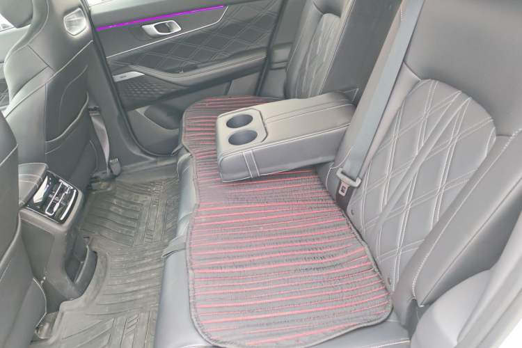 Used CHANGAN UNI-K 2023 2.0T Two-Wheel Drive Yue Ling Trim Left Rear Seat