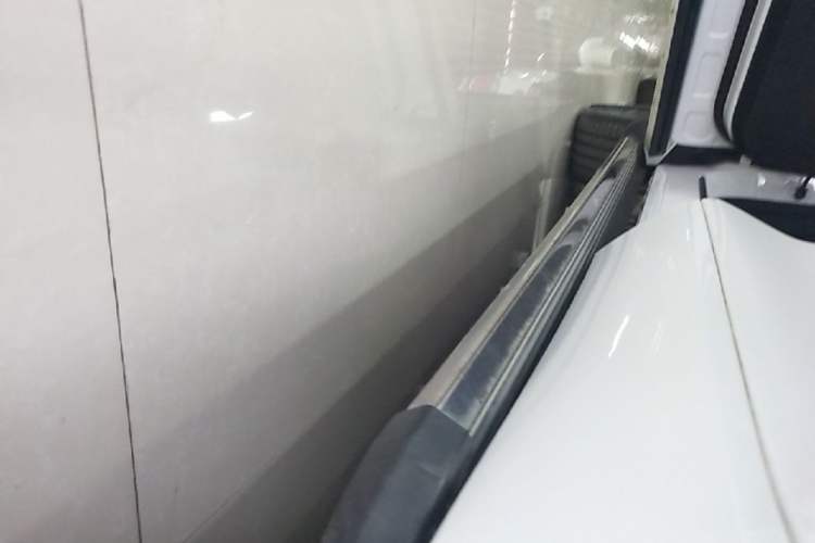 Used CHANGAN UNI-K 2023 2.0T Two-Wheel Drive YueShang Trim Left Side Sill