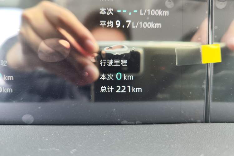 Used CHANGAN UNI-K 2023 2.0T Two-Wheel Drive YueShang Trim Odometer Close Up