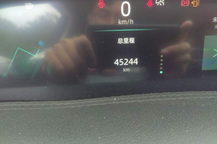Used CHANGAN UNI-K 2023 2.0T All-Wheel-Drive Enjoyment Version Odometer Close Up