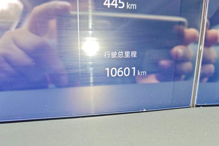 Used CHANGAN UNI-K 2023 2.0T Two-Wheel Drive YueShang Trim Odometer Close Up