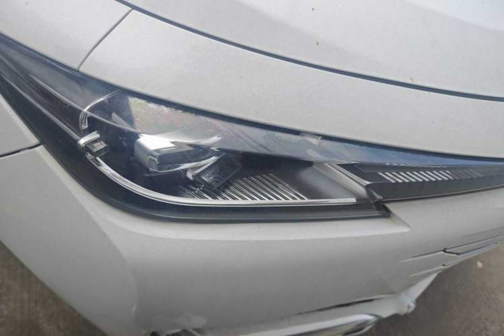 Used CHANGAN UNI-K 2023 2.0T Two-Wheel Drive YueShang Trim Right Front Headlight