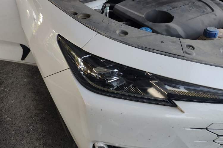 Used CHANGAN UNI-K 2023 2.0T Two-Wheel Drive YueShang Trim Right Front Headlight